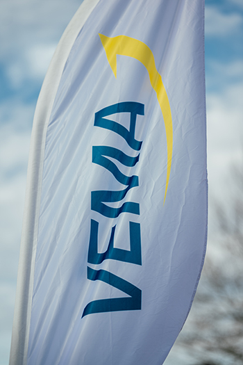 Galeriebild VEMA_4000.jpg Ein Fahnenmotiv mit dem Schriftzug